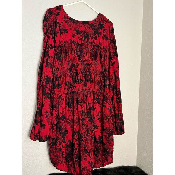 Torrid Sz 4 Babydoll Twill Smocked Button-Front Tunic Top Floral Red 4x - Picture 3 of 3